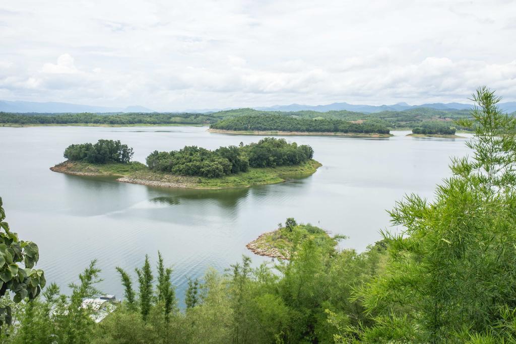 Thawsi Lake Hill Si Sawat Екстер'єр фото